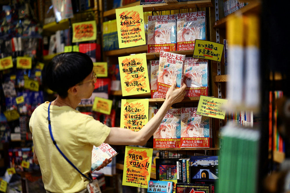 Japan manga prophecy July 5bookstore-woman-manga-Japanese.