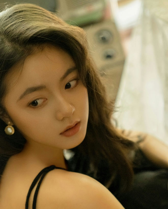 Zhao Jinmai viral close-upportrait-woman-earring-looking.