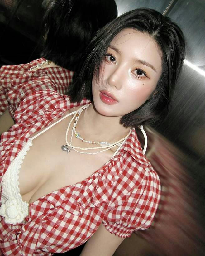 Kwon Eun Bi Waterbomb 2025woman-redcheckered-necklace-cleavage.