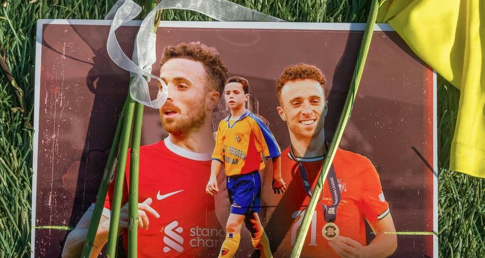 Diogo Jota football academy Gondomarsoccer-portrait-ribbon-grass.