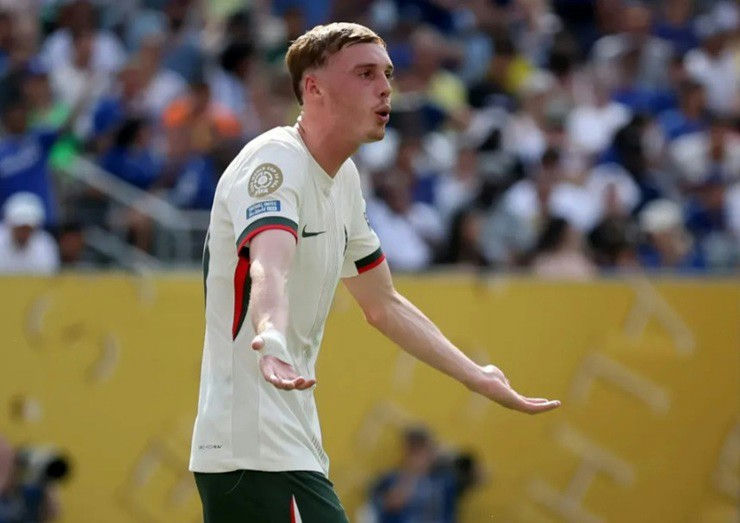 Cole Palmer Jackson Club World Cupsoccer-player-outraged-jersey-crowd.