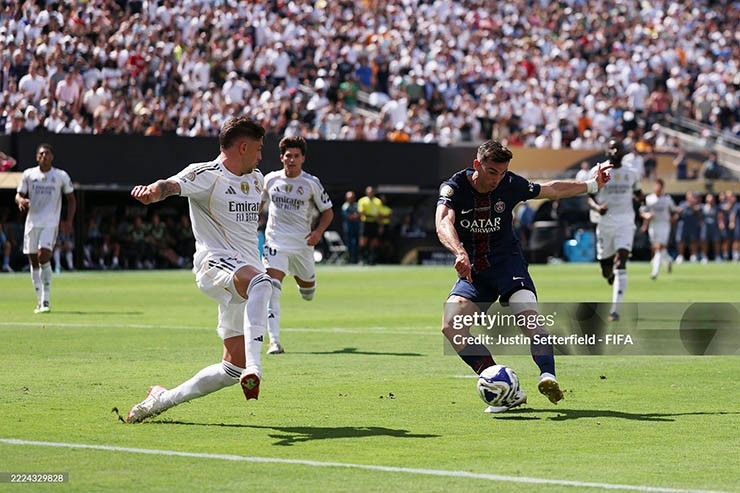 Dembele Ballon d'Or PSG vs Real Madridsoccer' 'match' 'players' 'ball' 'stadium.