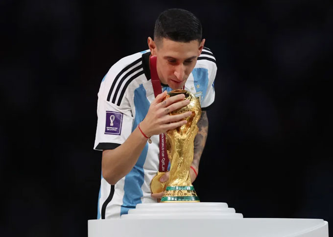 Manchester United stars after leavingsoccer' 'player' 'trophy' 'celebration' '' 'i' 'aria.