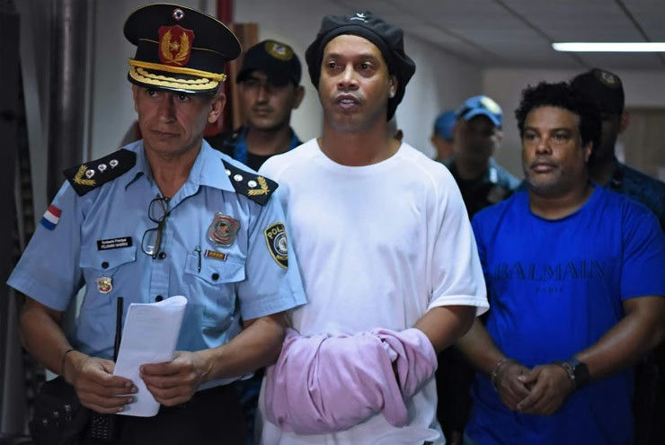 Ronaldinho private life' 'onaldinho' '' 'rrest' '' 'olice' '' 'andcuffed.
