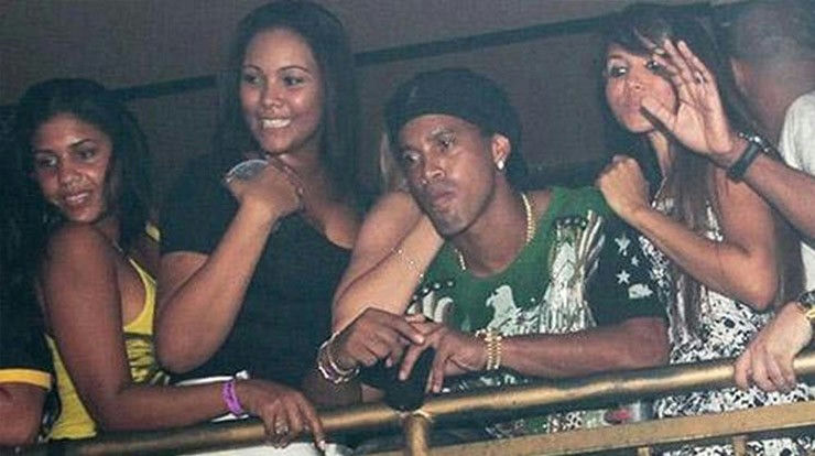 Ronaldinho private life' 'onaldinho' 'group' 'women' 'party.