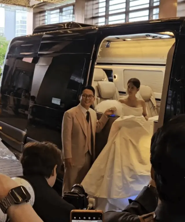 Kim Jun-ho Kim Ji-min weddingwedding' 'bride' 'groom' 'vehicle.