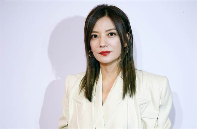 Zhao Wei sue human trafficking rumorswoman' 'portrait' 'blazer' 'makeup.