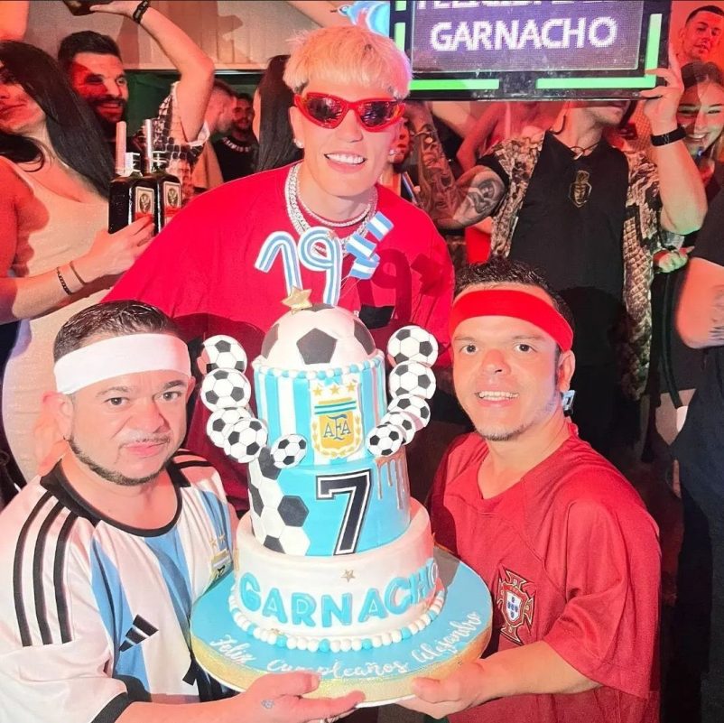alejandro-garnacho-birthday-party-with-2-dwarfs