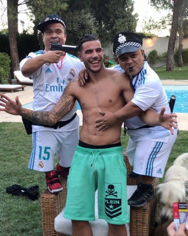 theo-hernandez-birthday-party-with-dwarfs