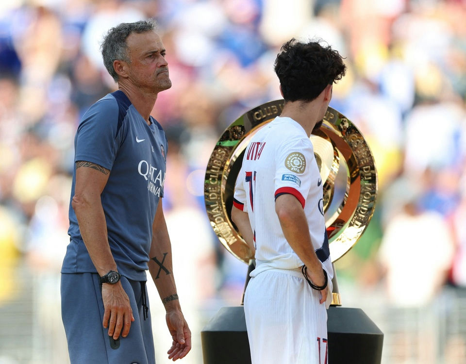 PSG exhausted Club World Cup final' 'uis' 'nrique' '' 'occer' 'layer' '' '' '' '' '' 'orld' 'up' '' 'rophy.