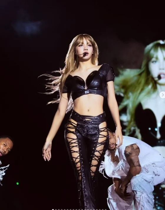 Lisa LA concert outfit
