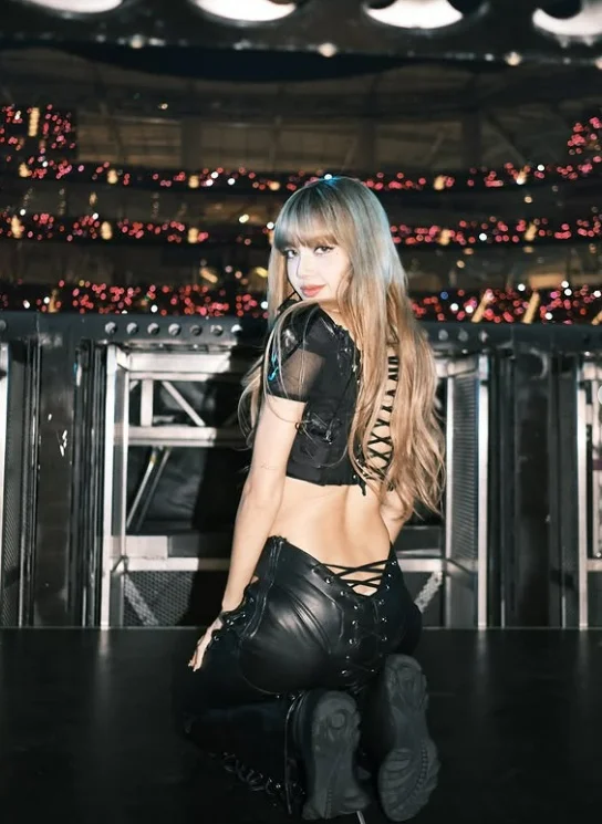 Lisa LA concert outfit