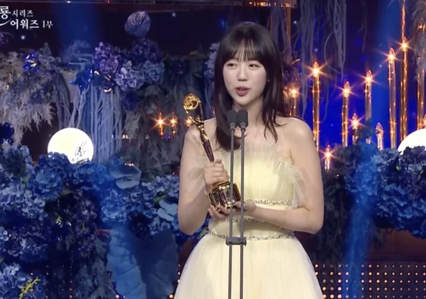Blue Dragon Series Awards 2025 highlightswoman' 'award' 'ceremony' 'dress.