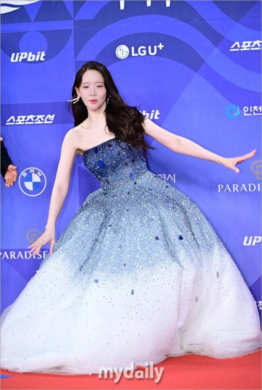 Blue Dragon Series Awards red carpet mishapswoman' 'dress' 'sparkling' 'backdrop.