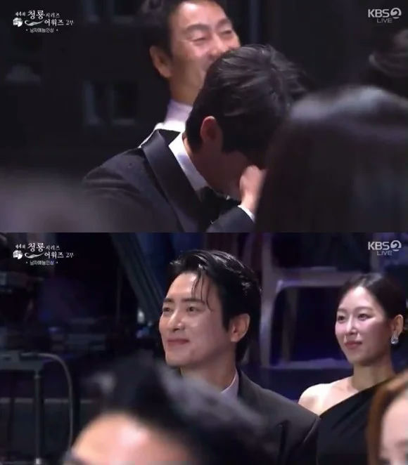 Jeon Hyun-moo name mix-up Blue Dragon Awardsawards' 'ceremony' 'tuxedo' 'smiling' 'emotional.