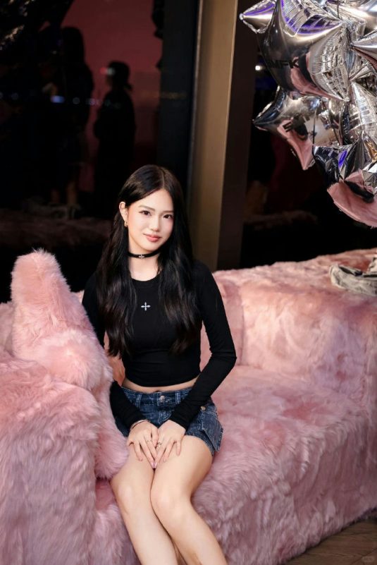 Jaden Chloe Yen Christy Chungwoman' 'couch' 'balloons' 'fashion.