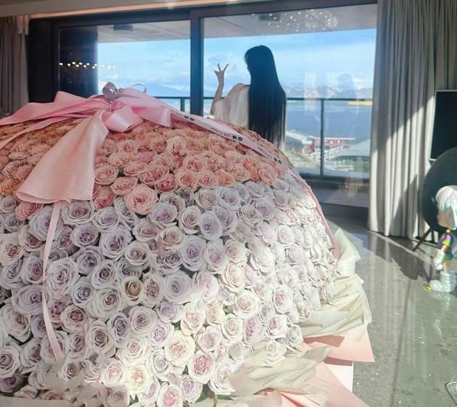 Huang Xiaoming Angelababy Paris reunionroses' 'bouquet' 'woman' 'indoors.