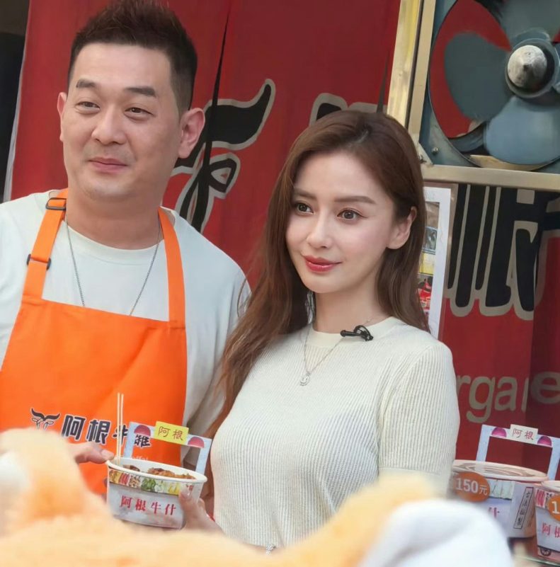 Huang Xiaoming Angelababy Paris reunionpeople' 'food' 'apron' 'restaurant.
