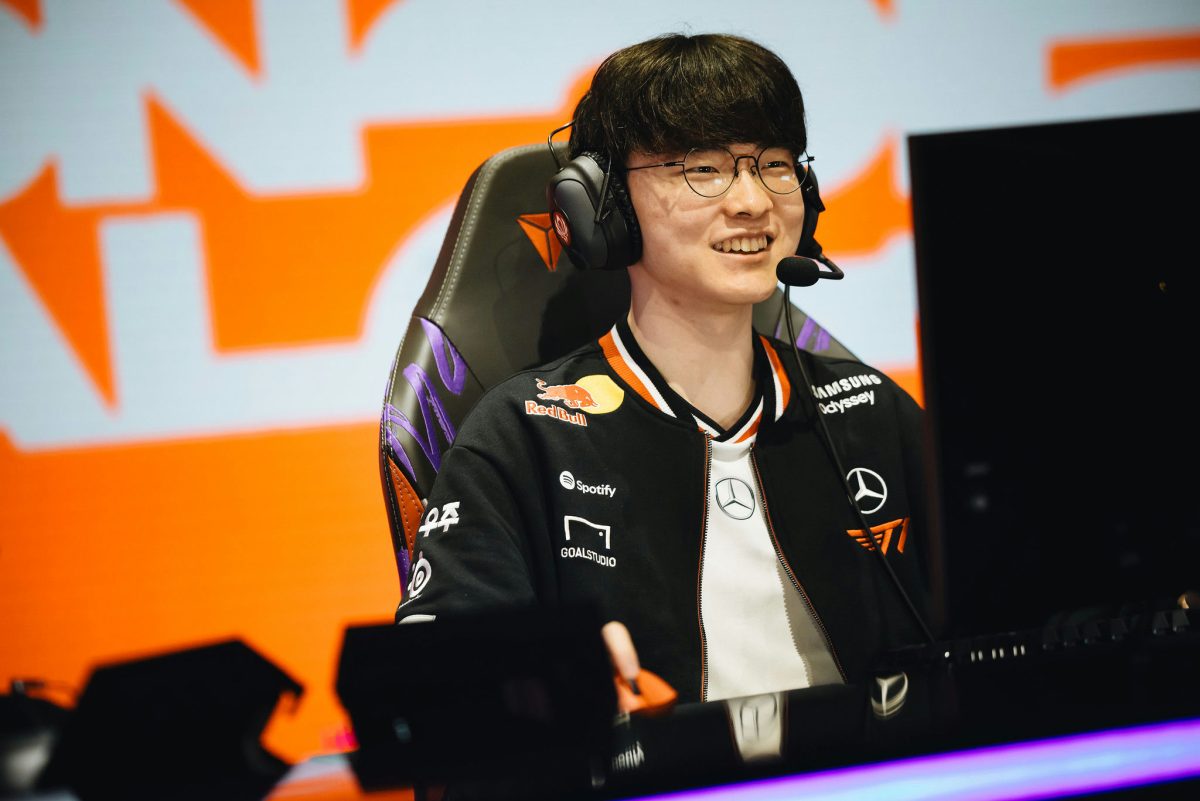 Female Faker lookalike' 'aker' '' 'sports' '' 'amer' '' 'eadset.