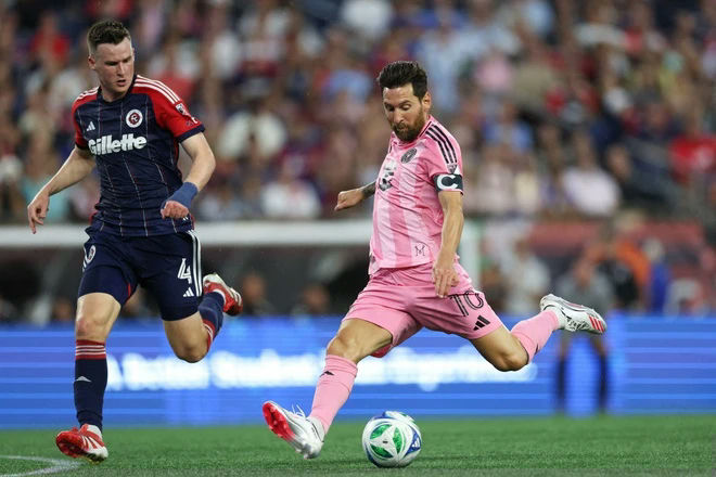 Messi Ronaldo twilight years comparisonsoccer' 'players' 'game' 'pinkjersey' 'ball.