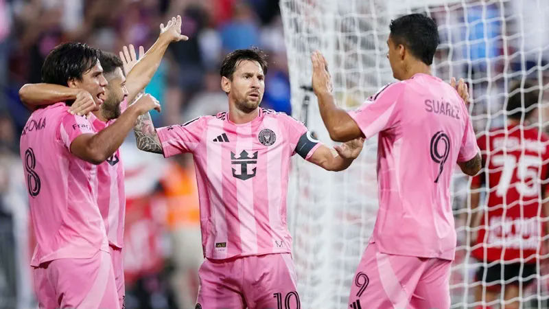 Messi Ronaldo twilight years comparisonsoccer' '' 'nter' 'iami' '' 'essi' 'celebration.