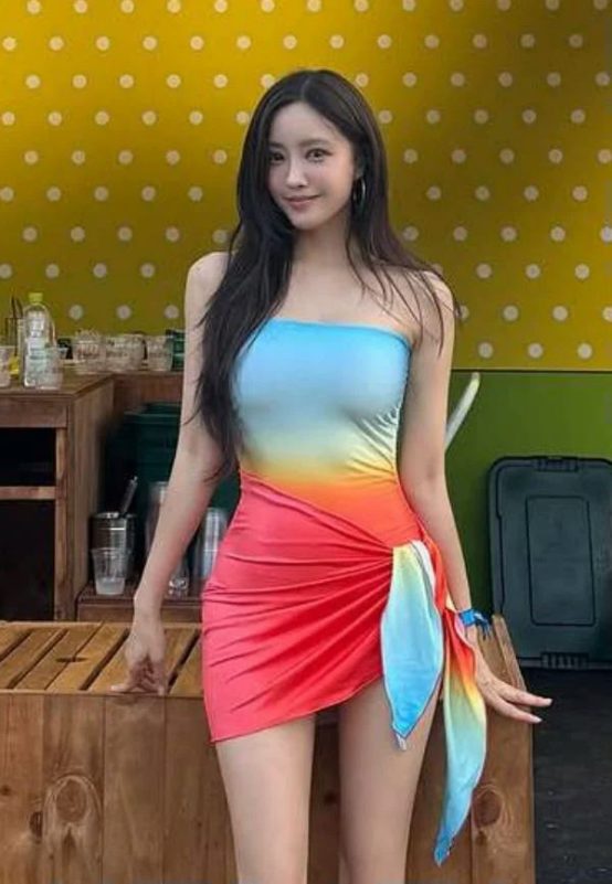 Korean celebrities summer bikini fashionwoman' 'dress' 'ombre' 'smiling.