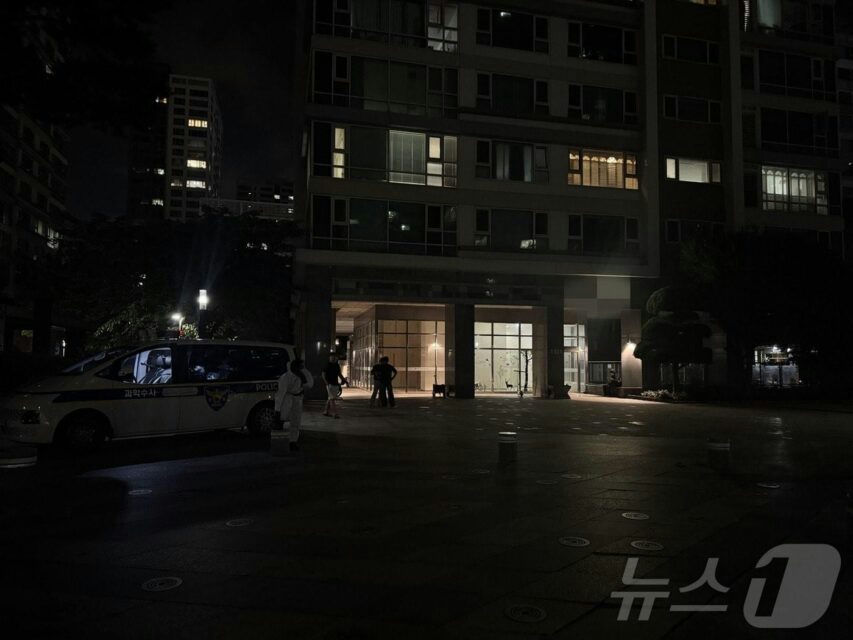 Incheon father son shooting explosivesnight' 'police' 'building' 'crime' 'cene.