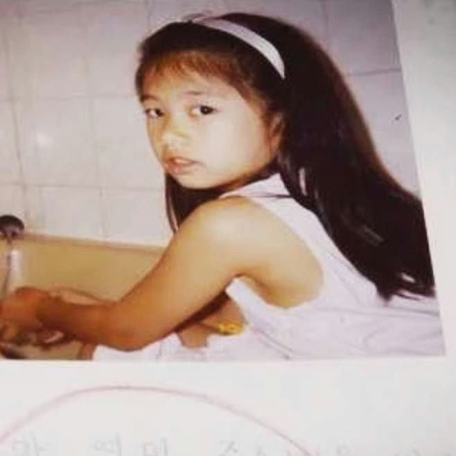 Jung So-min rom-com queengirl' 'bathroom' 'white' 'ress' 'headband.