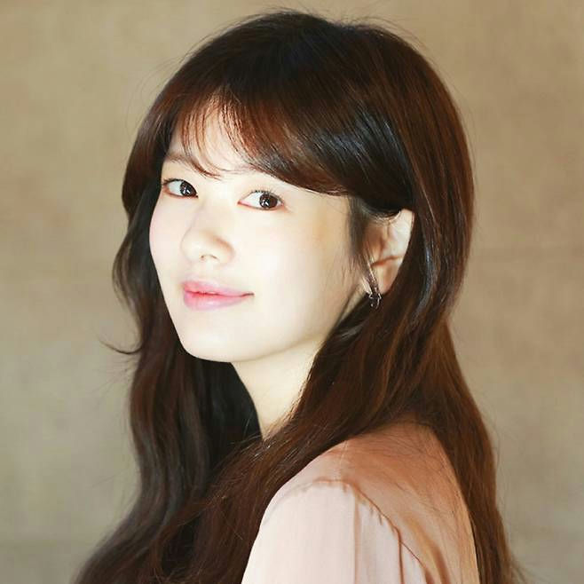 Jung So-min rom-com queenportrait' 'brunette' 'bangs' 'earring.