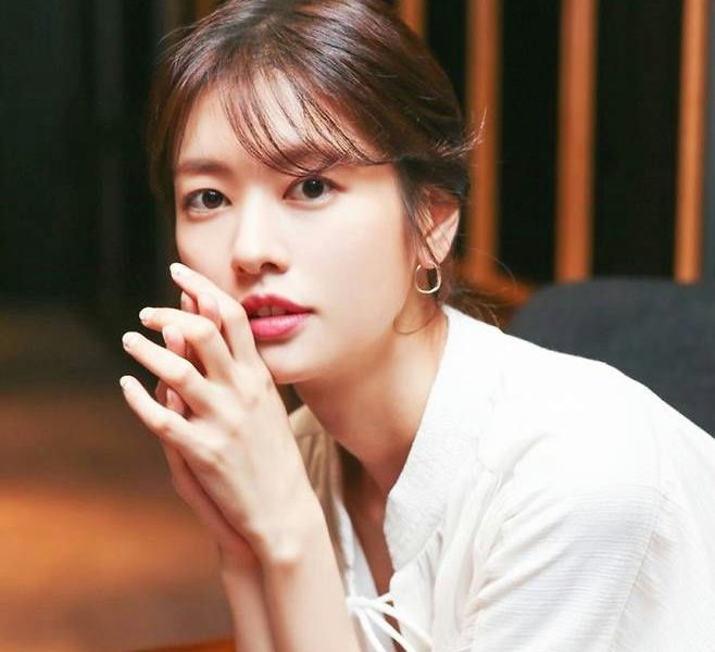 Jung So-min rom-com queenwoman' 'portrait' 'earrings' 'white' 'shirt.