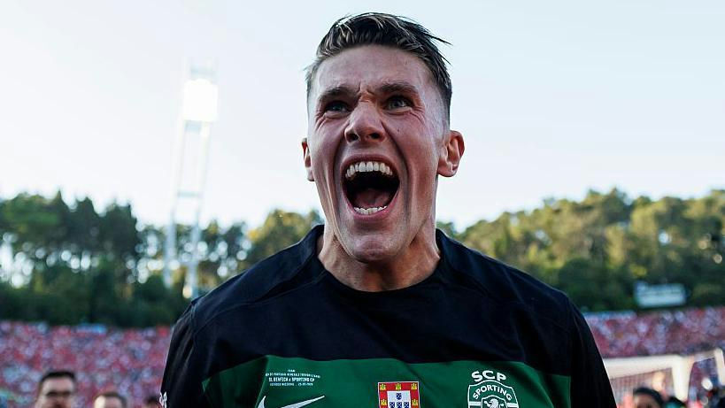Gyökeres rejected Manchester Unitedsoccerplayer' 'celebrating' 'portrait' 'uniform.