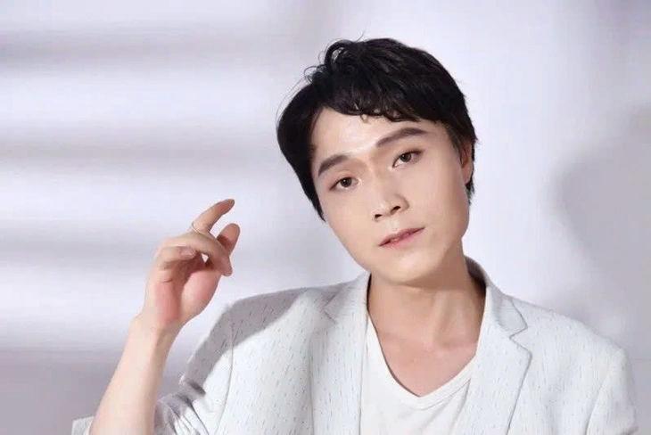 Zhang Yeyang executionportrait' 'man' 'jacket' 'ring.