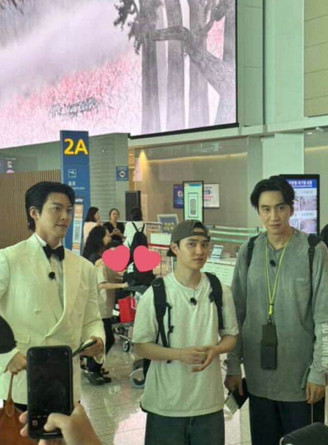 Lee Kwang Soo Kim Woo Bin D.O. Green Bean Red Bean' 'irport' '' 'pop' '' 'owtie' '' 'ackpacks.