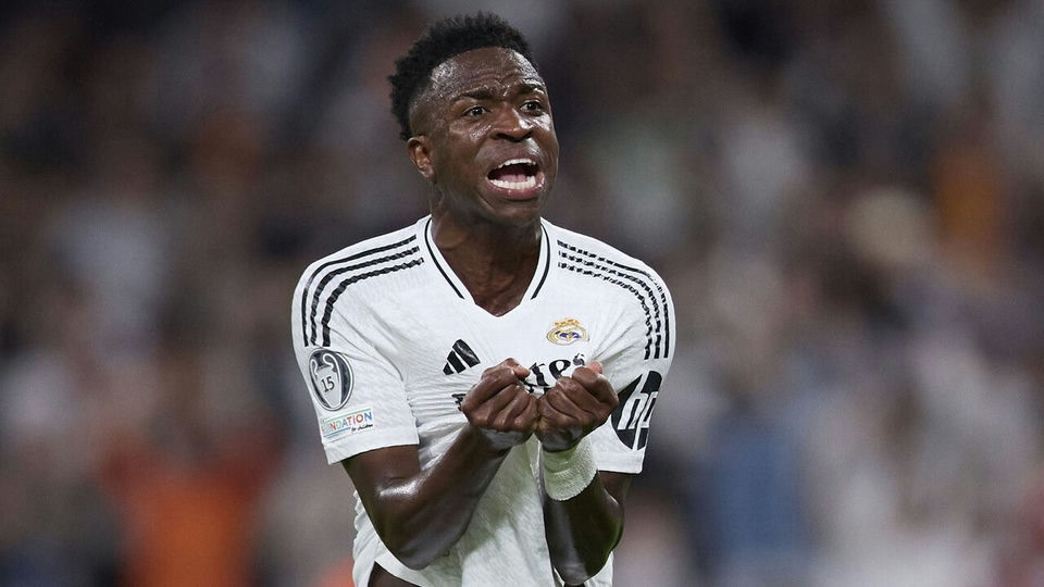 Real Madrid Vinicius transfer' 'inicius' 'unior' '' 'occer' '' 'rustration' '' 'hite' 'ersey.
