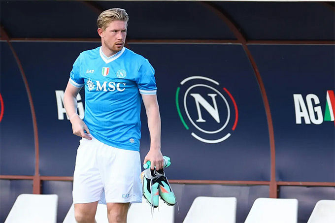 Kevin De Bruyne Napoli debutsoccerplayer' 'uniform' 'cleats' 'napoli.