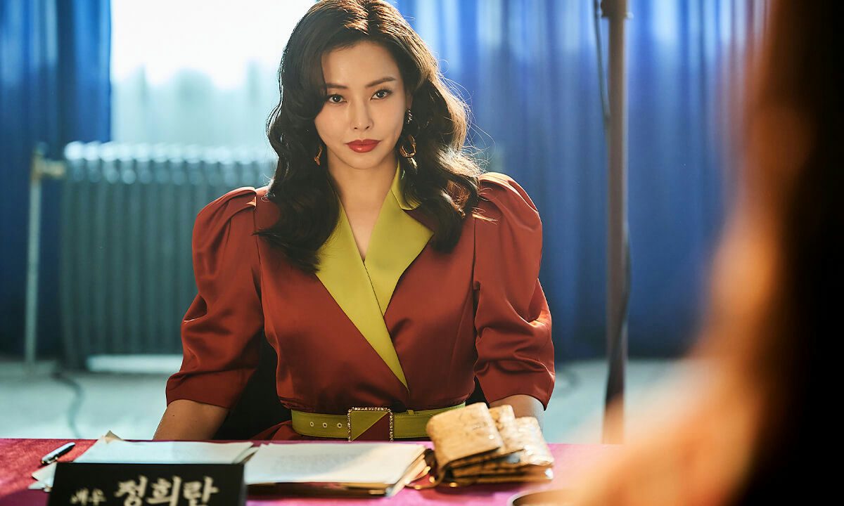 Honey Lee Aema Netflixwoman' 'interview' 'retro' 'formal.