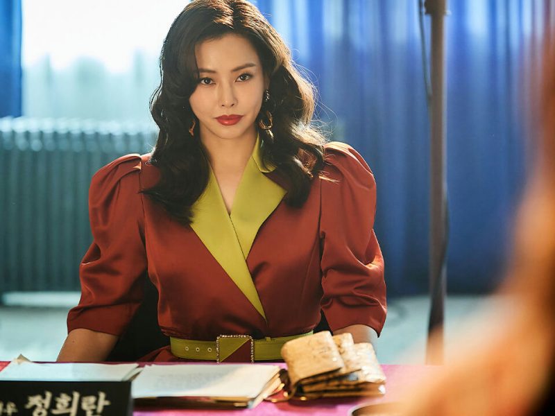 Honey Lee Aema Netflixwoman' 'interview' 'retro' 'formal.