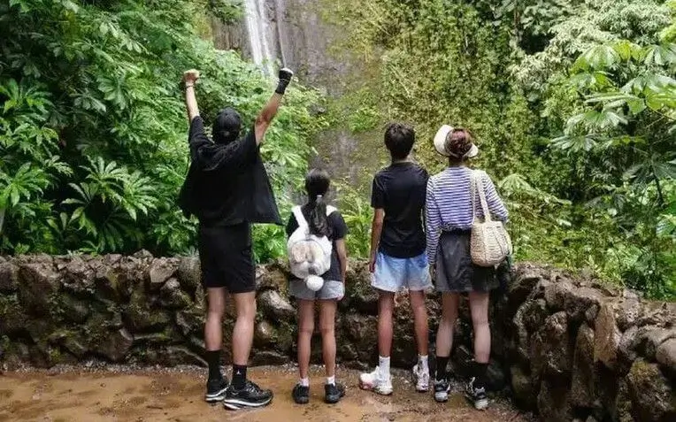 sun li family trekking