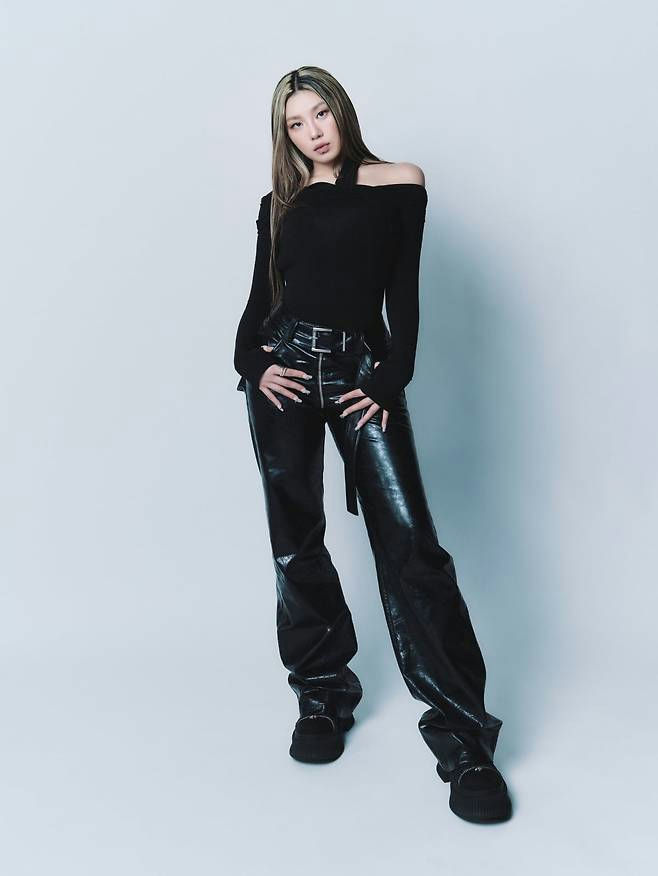 Lee Jung Kyoka World Street Woman Fighterwoman' 'leather' 'black' 'fashion.