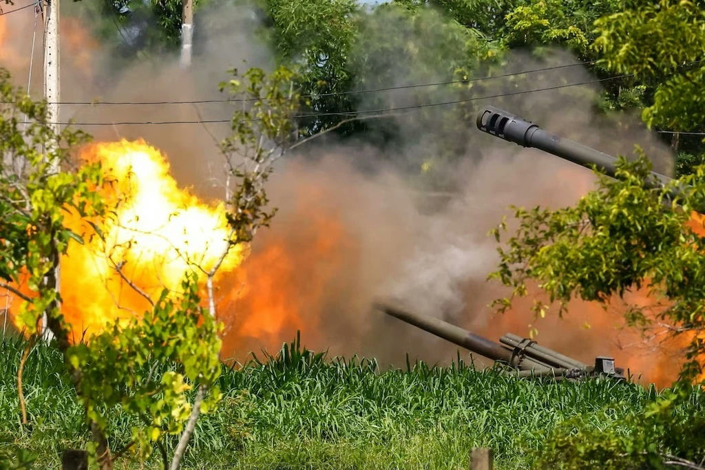 Thailand Cambodia border conflict 2025' 'rtillery' '' 'xplosion' '' 'moke' '' 'egetation.