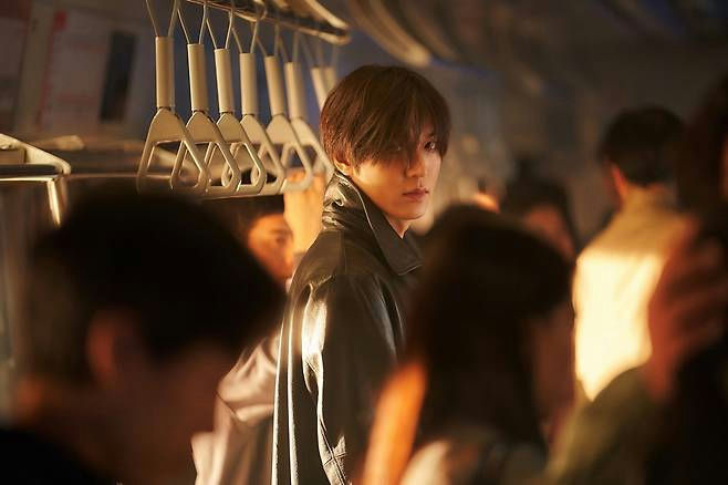 Omniscient Reader: The Prophet reviewsubway' 'jacket' 'man' 'crowd.