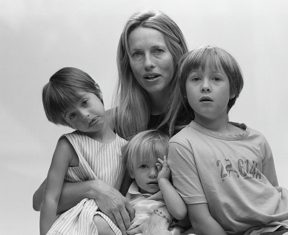 Steve Jobs daughtersfamily' 'portrait' 'monochrome' 'children' 'mother.