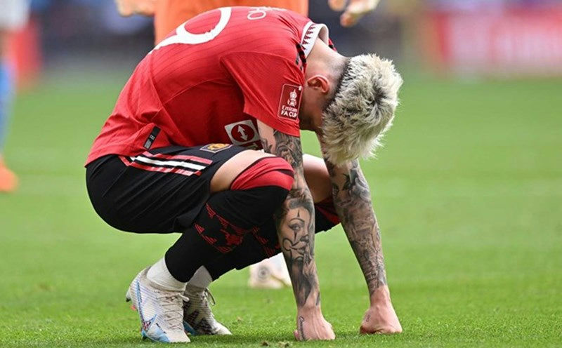 Garnacho name changesoccer' 'disappointment' 'tattoos' 'redjersey.
