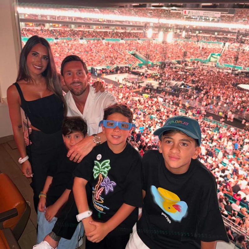 Messi Coldplay kiss cam' 'essi' '' 'amily' '' 'tadium' '' 'oldplay.