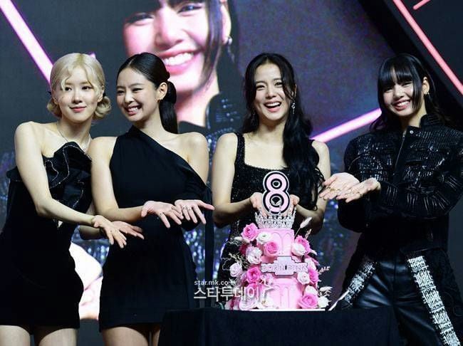 BLACKPINK July 2025 brand reputation' 'lackpink' 'cake' 'women' 'celebration.