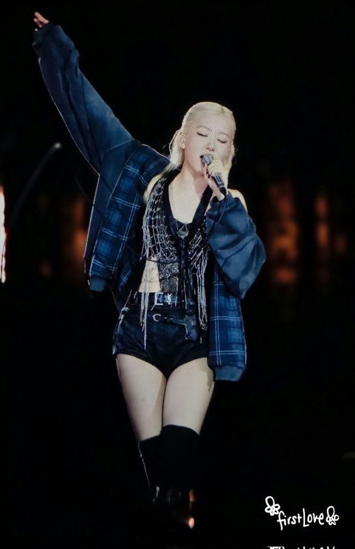 Rosé Toronto silent sea controversysinger' 'microphone' 'jacket' 'shorts.