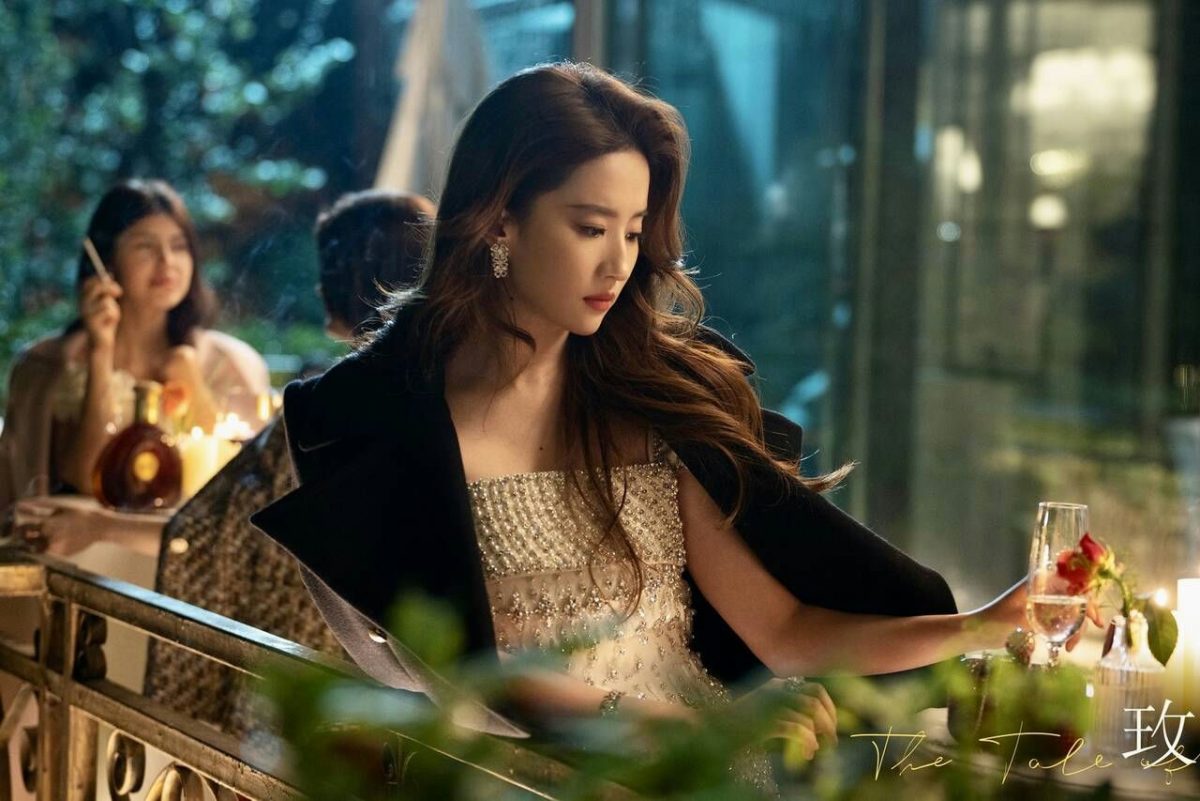 Chinese drama adaptationswoman' 'dress' 'wine' 'luxury.