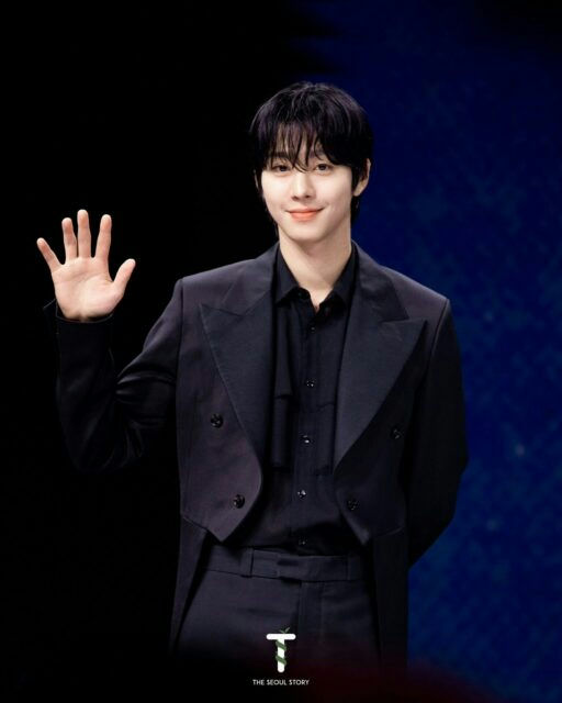 Lee Min Ho Ahn Hyo Seop Jisoo controversymale' 'suit' 'waving' 'smiling.