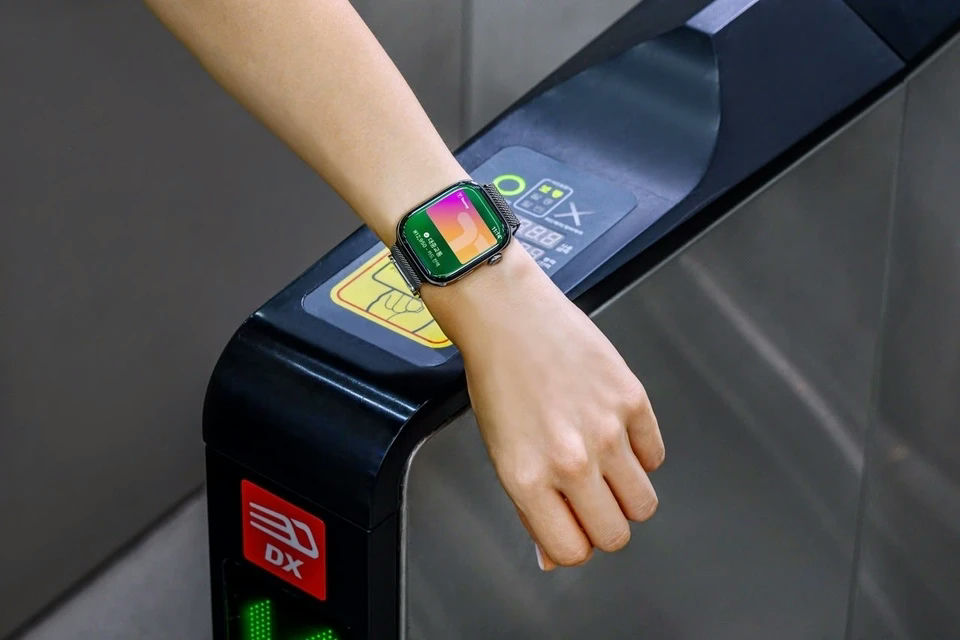 iPhone South Korea criticismsmartwatch' 'transit' 'hand' 'payment.