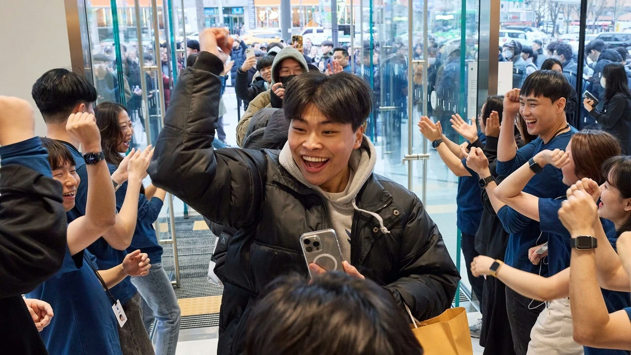 iPhone South Korea criticism' 'pple' 'tore' '' 'xcitement' '' 'ew' 'hone' '' 'nthusiastic' 'mployees.